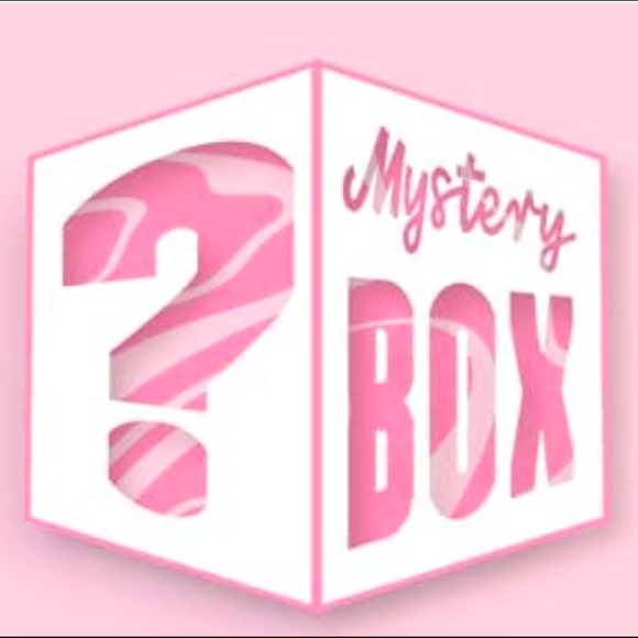 High End Lot Size S-M Mystery Box 15 Pc. Women’s - Picture 1 of 1